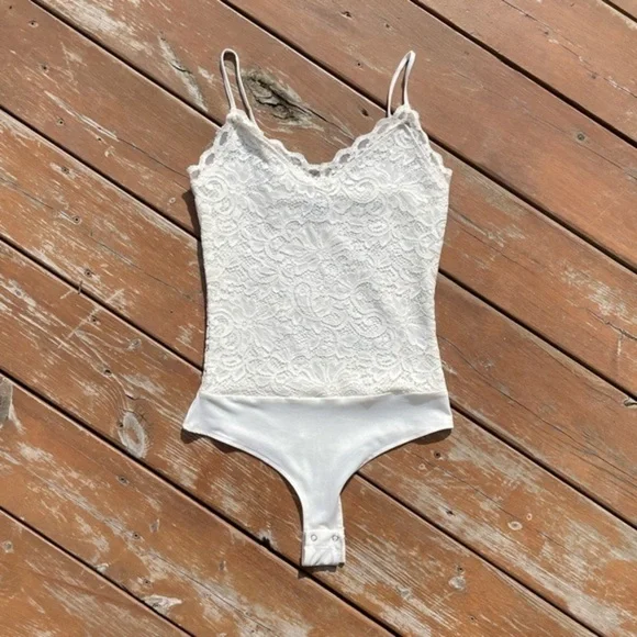 Dynamite Creme Lace Bodysuit - Picture 7 of 11